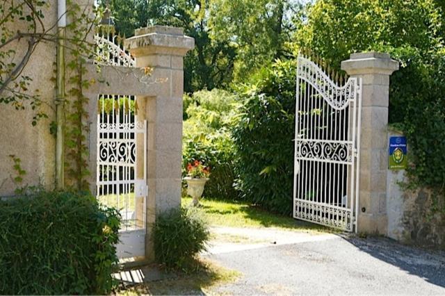 Bed and Breakfast Domaine De La Dame De Lauriere Solignac Exterior foto